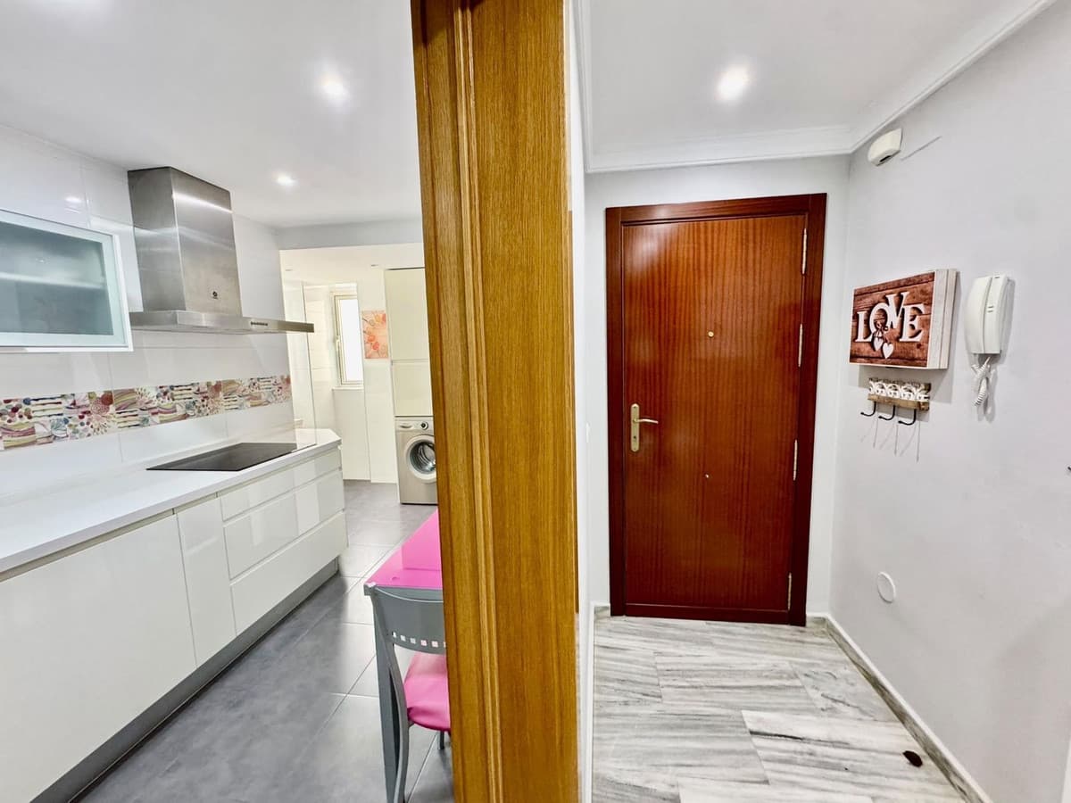 Middle Floor Apartment in Teatinos — photo 7 of 10