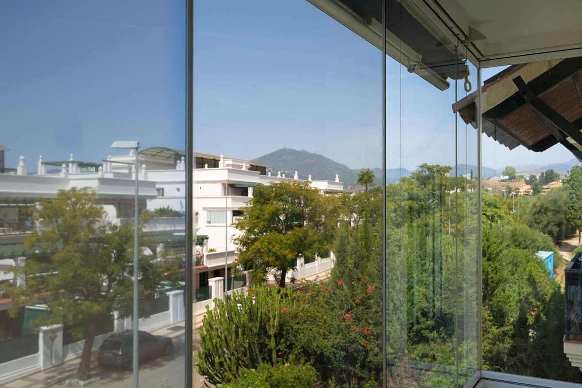 Middle Floor Apartment in Nueva Andalucía — photo 8 of 10