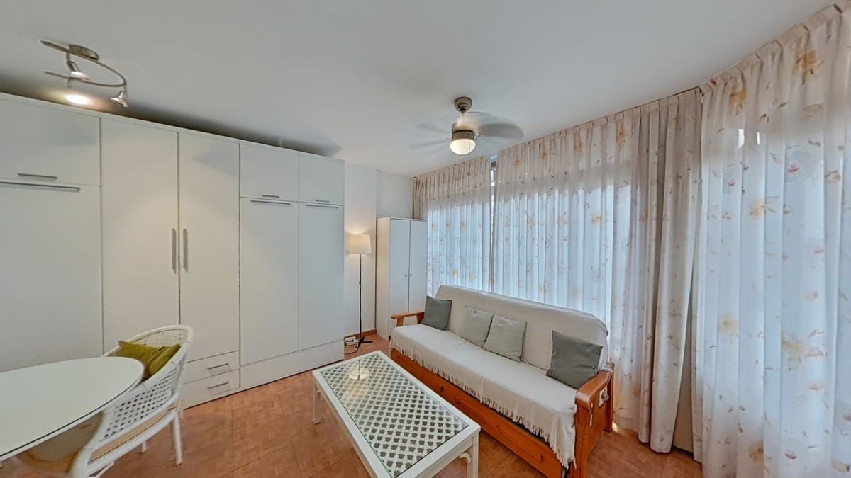 Middle Floor Apartment in Marbella — photo 1 of 10