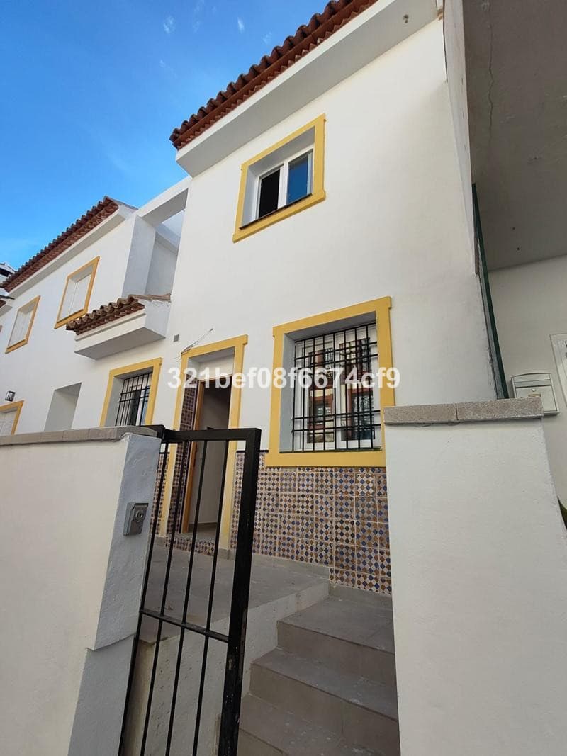 Townhouse in Estepona — photo 2 of 10