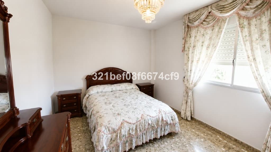 Ground Floor Apartment in Málaga — photo 3 of 10