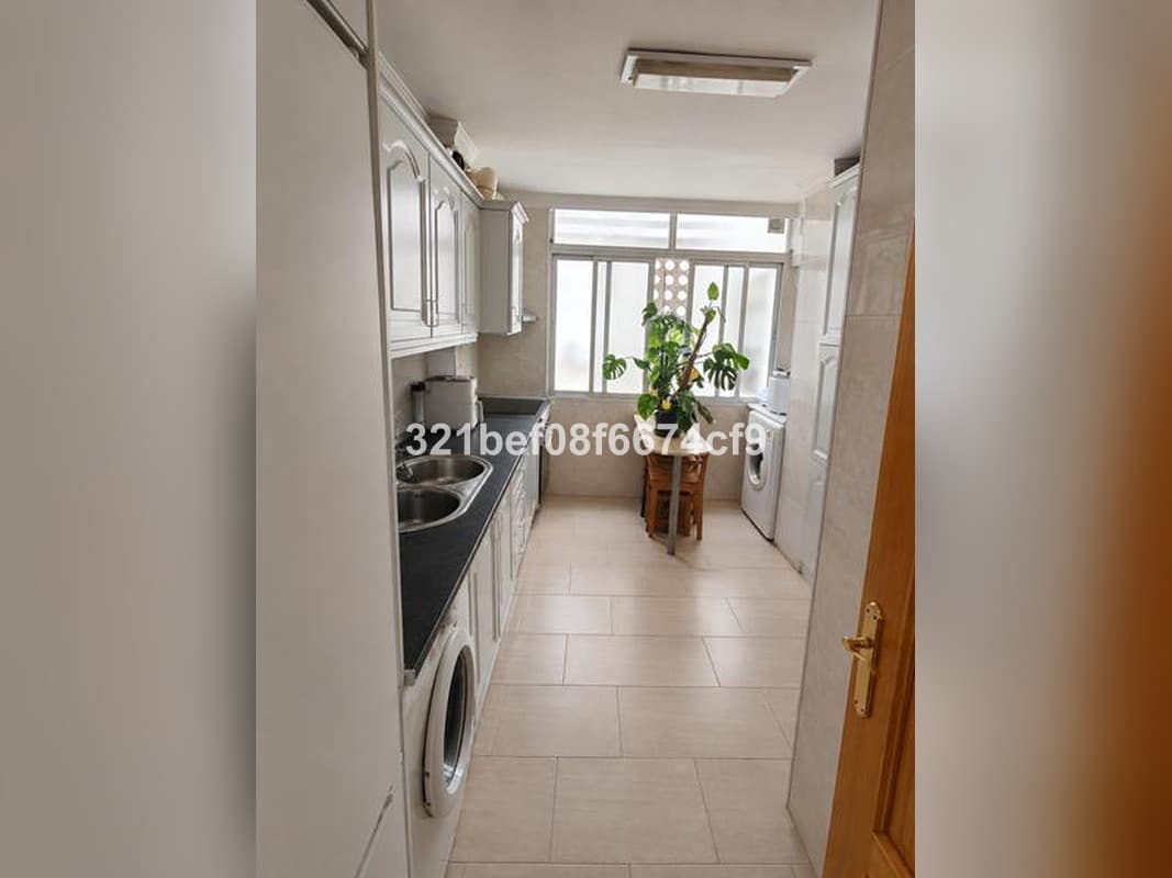 Middle Floor Apartment in Estepona — photo 3 of 10