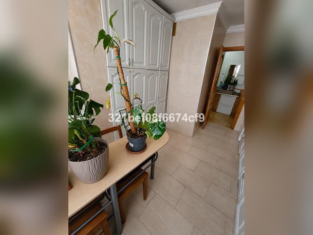 Middle Floor Apartment in Estepona — photo 5 of 10