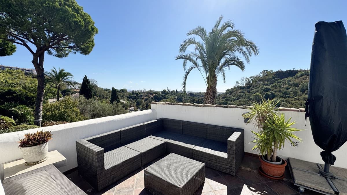 Top Floor Apartment in Los Almendros — photo 4 of 10
