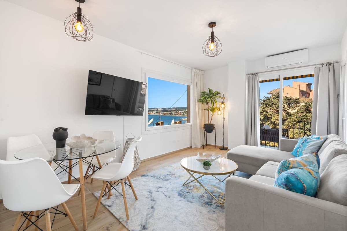 Middle Floor Apartment in Estepona — photo 2 of 10