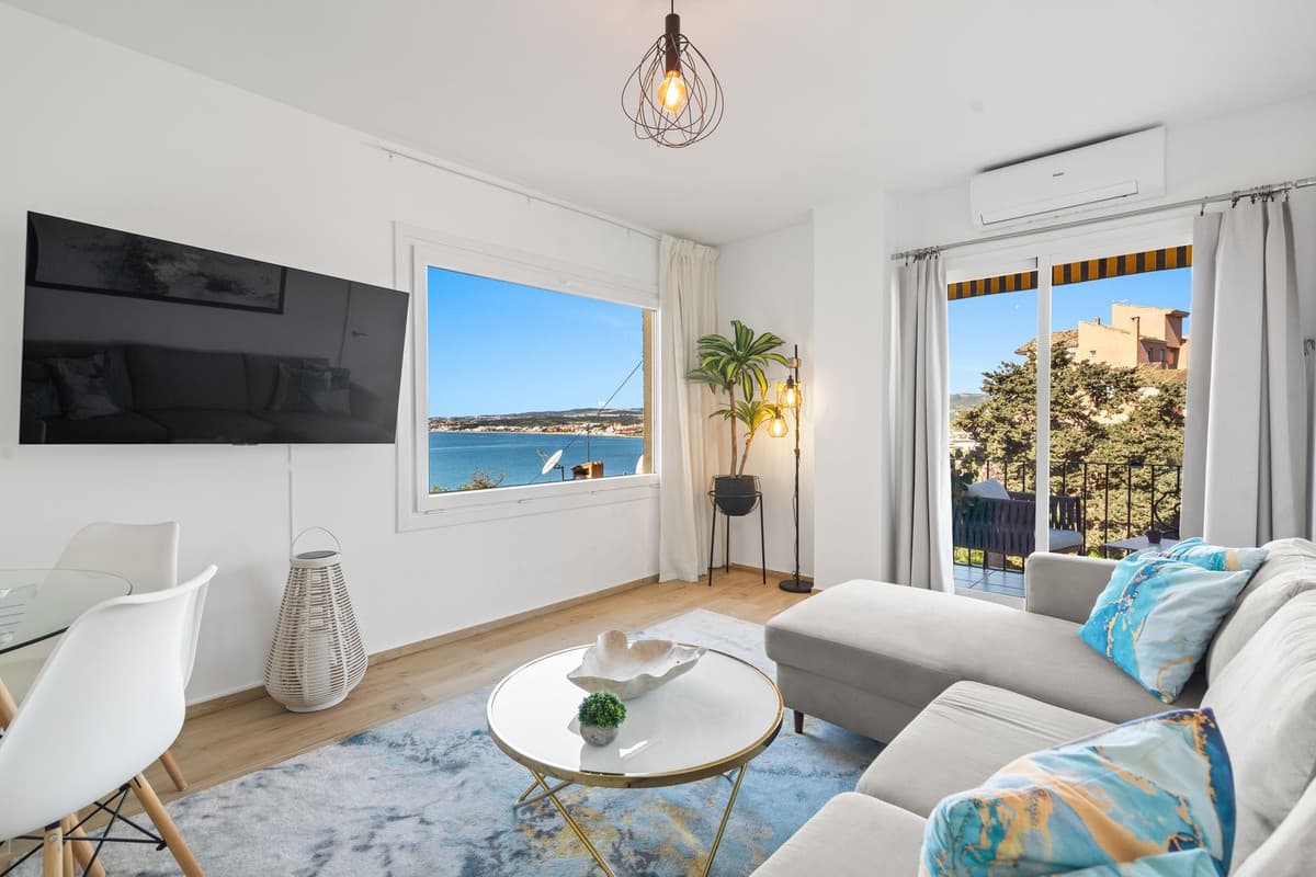 Middle Floor Apartment in Estepona — photo 3 of 10