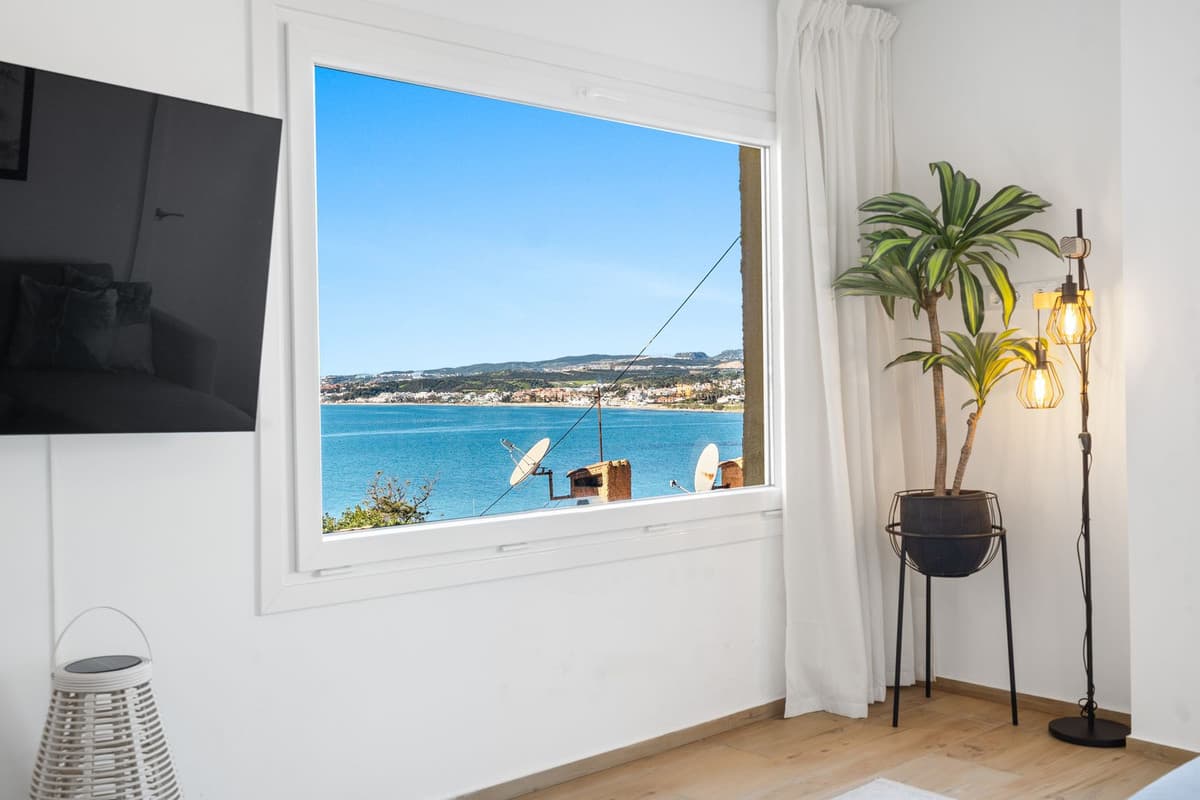 Middle Floor Apartment in Estepona — photo 4 of 10