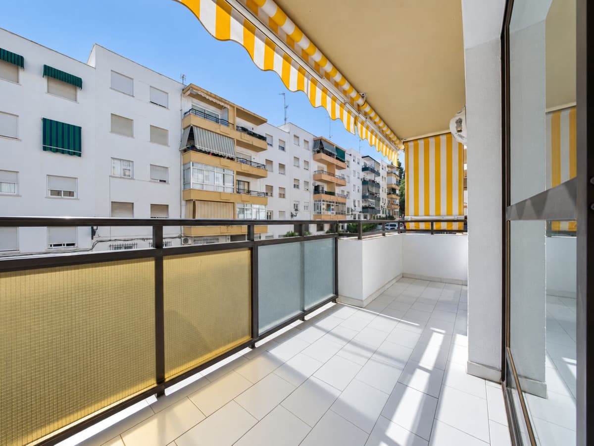 Middle Floor Apartment in Estepona — photo 5 of 10