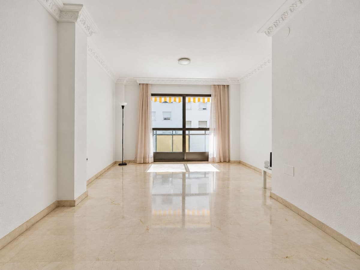 Middle Floor Apartment in Estepona — photo 8 of 10