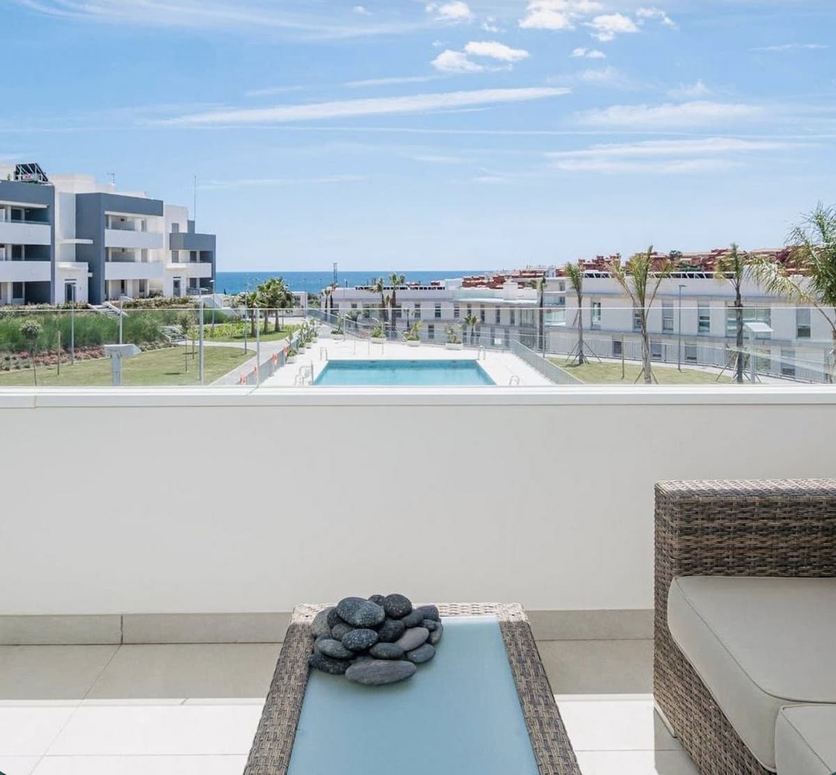 Middle Floor Apartment in Estepona — photo 1 of 10