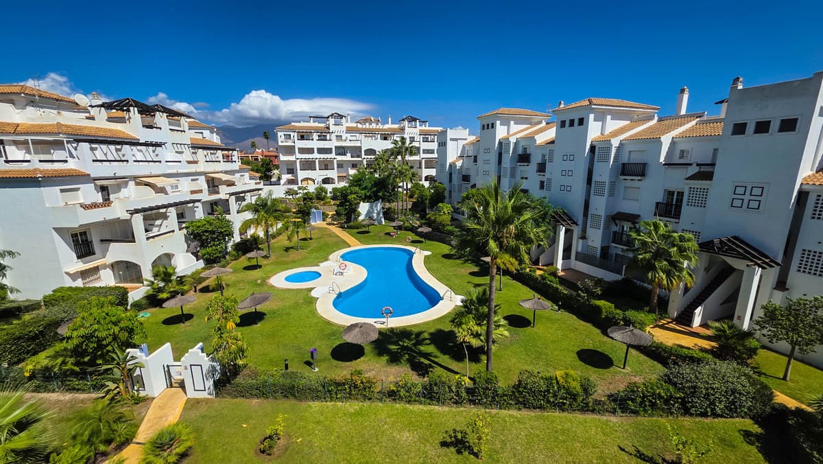 Penthouse in San Luis de Sabinillas — photo 1 of 10