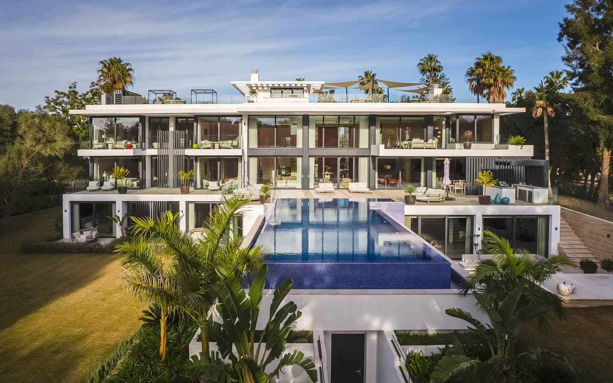 Detached Villa in Sotogrande Costa — photo 1 of 10