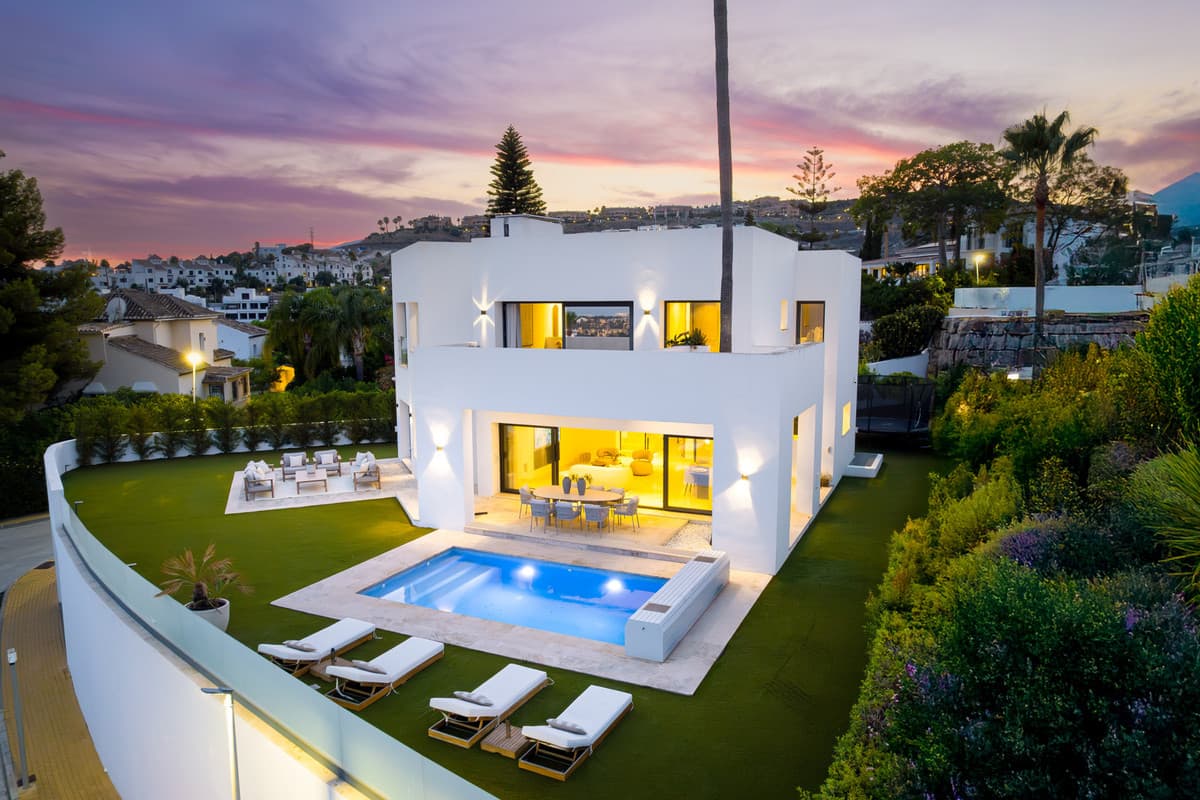 Detached Villa in Benahavís — photo 1 of 10