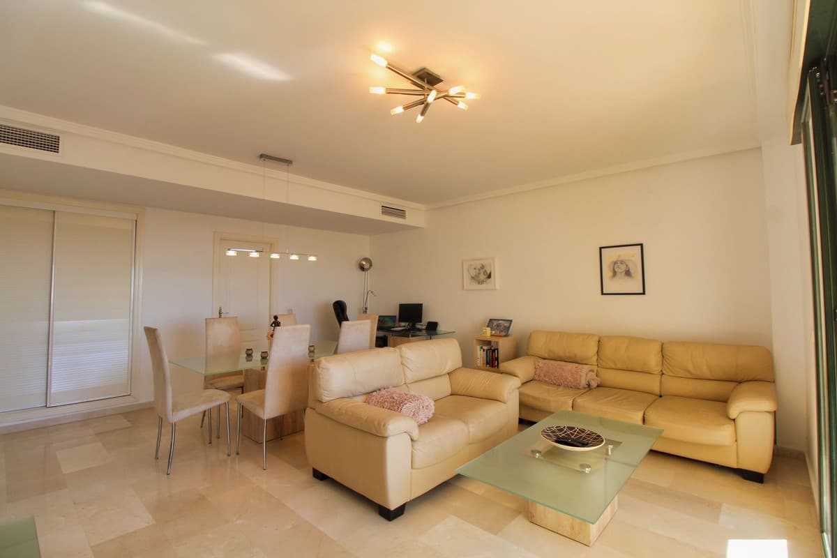 Middle Floor Apartment in Torrequebrada — photo 8 of 10