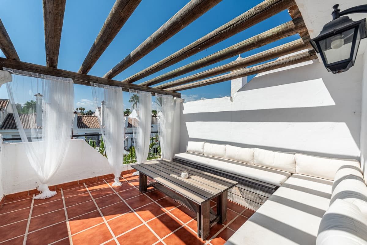 Townhouse in Nueva Andalucía — photo 1 of 10