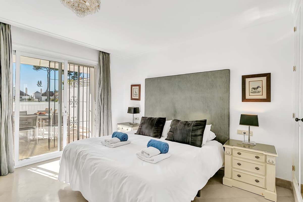 Middle Floor Apartment in Elviria — photo 4 of 10