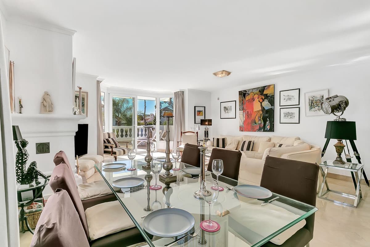 Middle Floor Apartment in Elviria — photo 5 of 10