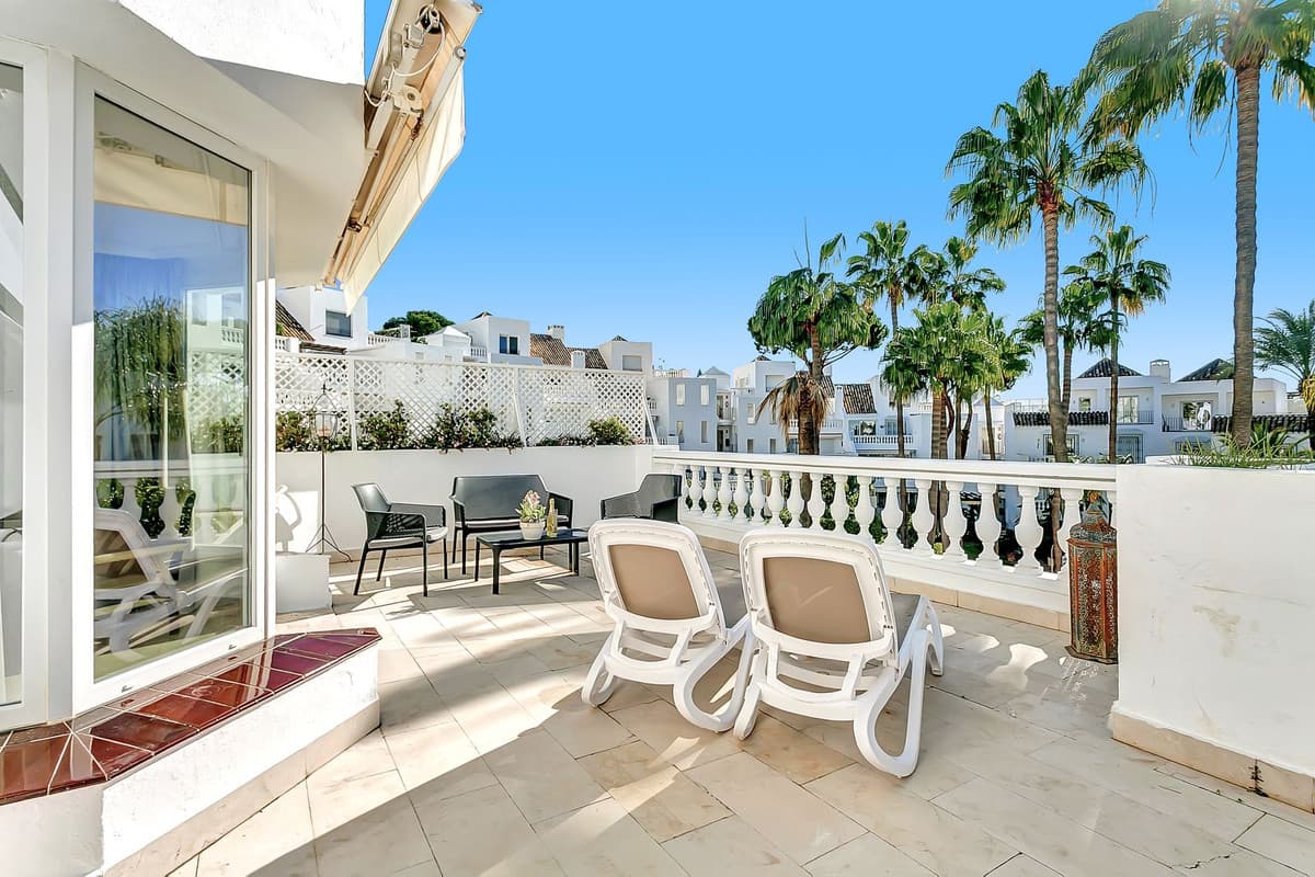 Middle Floor Apartment in Elviria — photo 7 of 10