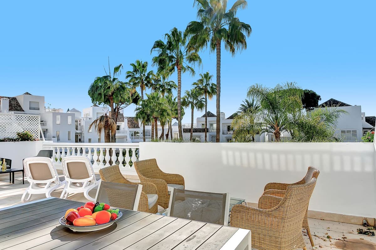 Middle Floor Apartment in Elviria — photo 8 of 10
