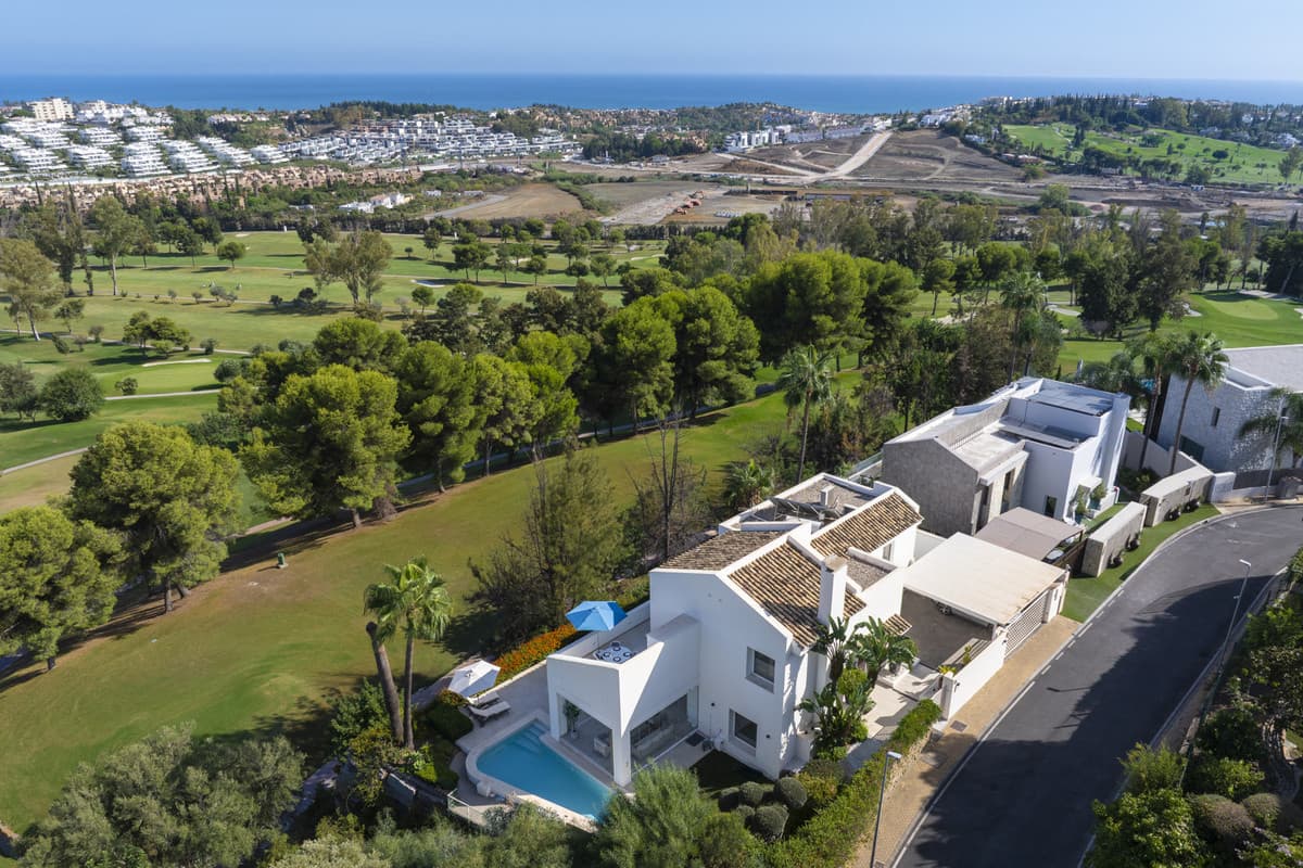 Detached Villa in Benahavís — photo 3 of 10