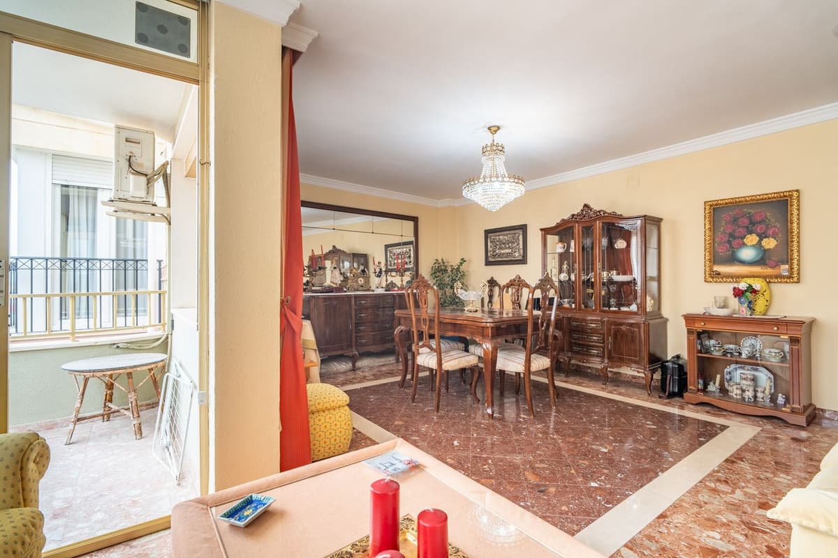 Middle Floor Apartment in La Victoria — photo 5 of 10
