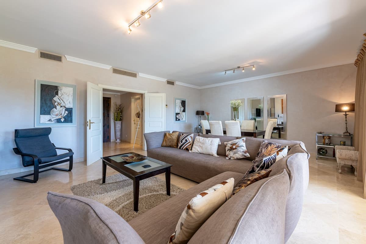 Townhouse in El Paraiso — photo 4 of 10