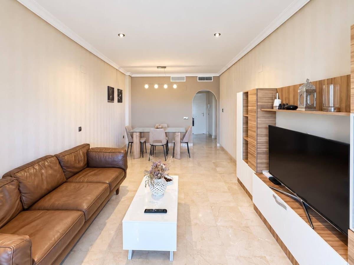 Middle Floor Apartment in Estepona — photo 3 of 10