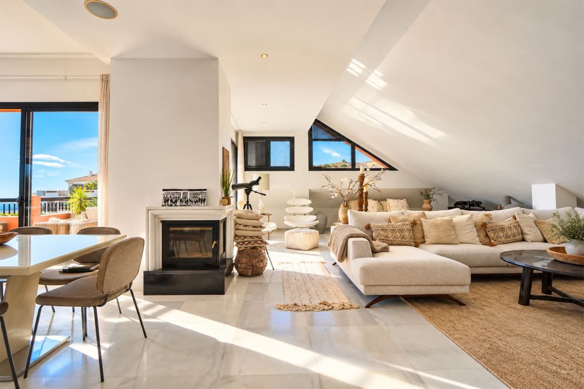 Penthouse Duplex in Calahonda — photo 3 of 10