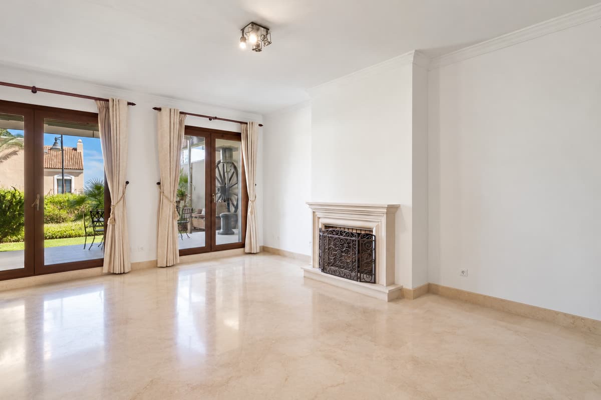 Townhouse in El Paraiso — photo 5 of 5