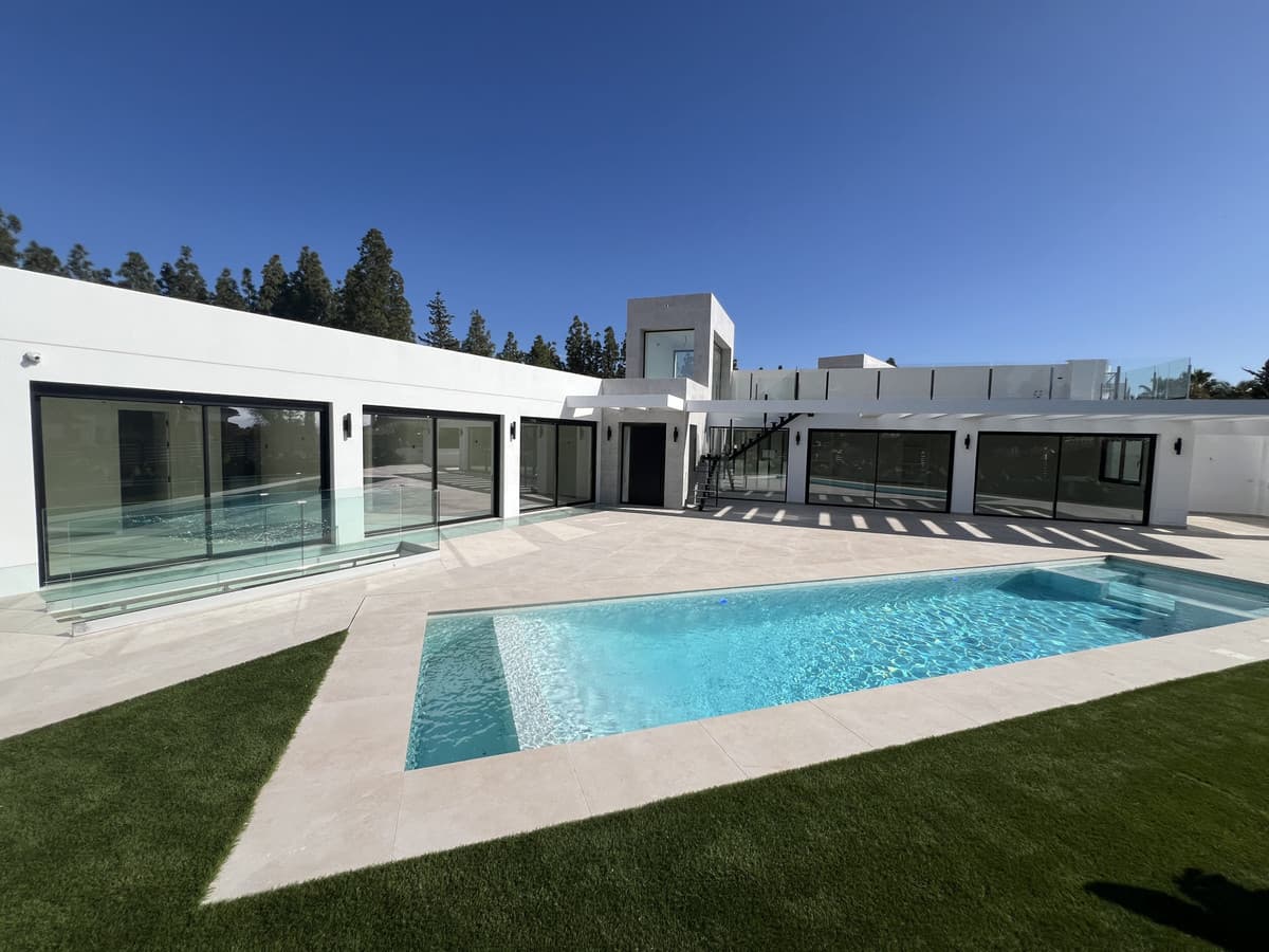 Detached Villa in El Chaparral — photo 2 of 10