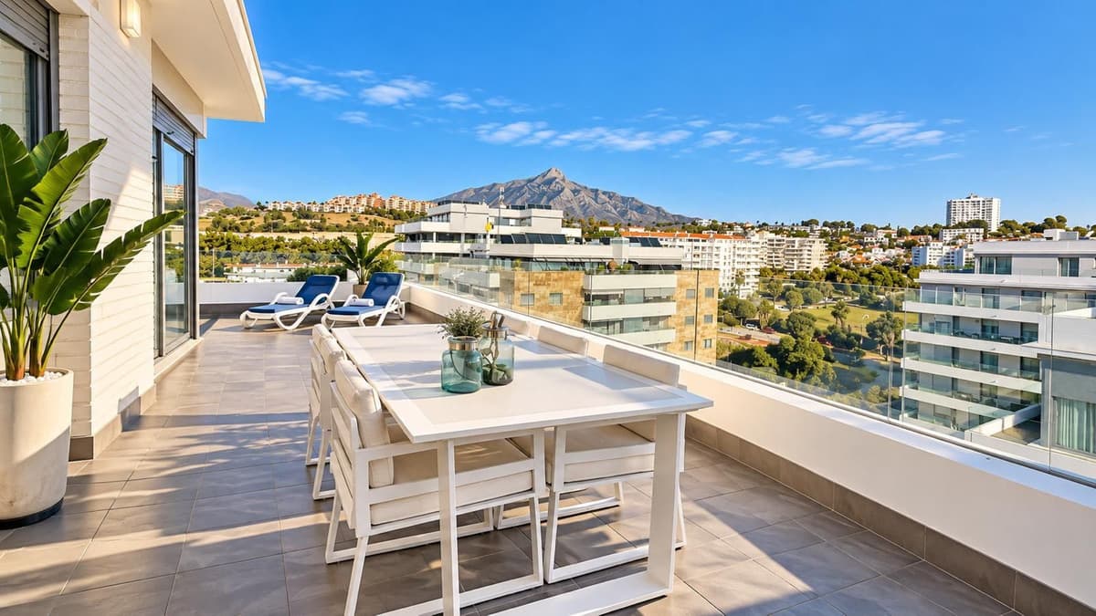 Penthouse in Nueva Andalucía — photo 1 of 10