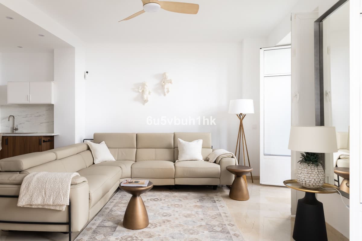 Middle Floor Apartment in Málaga — photo 4 of 10