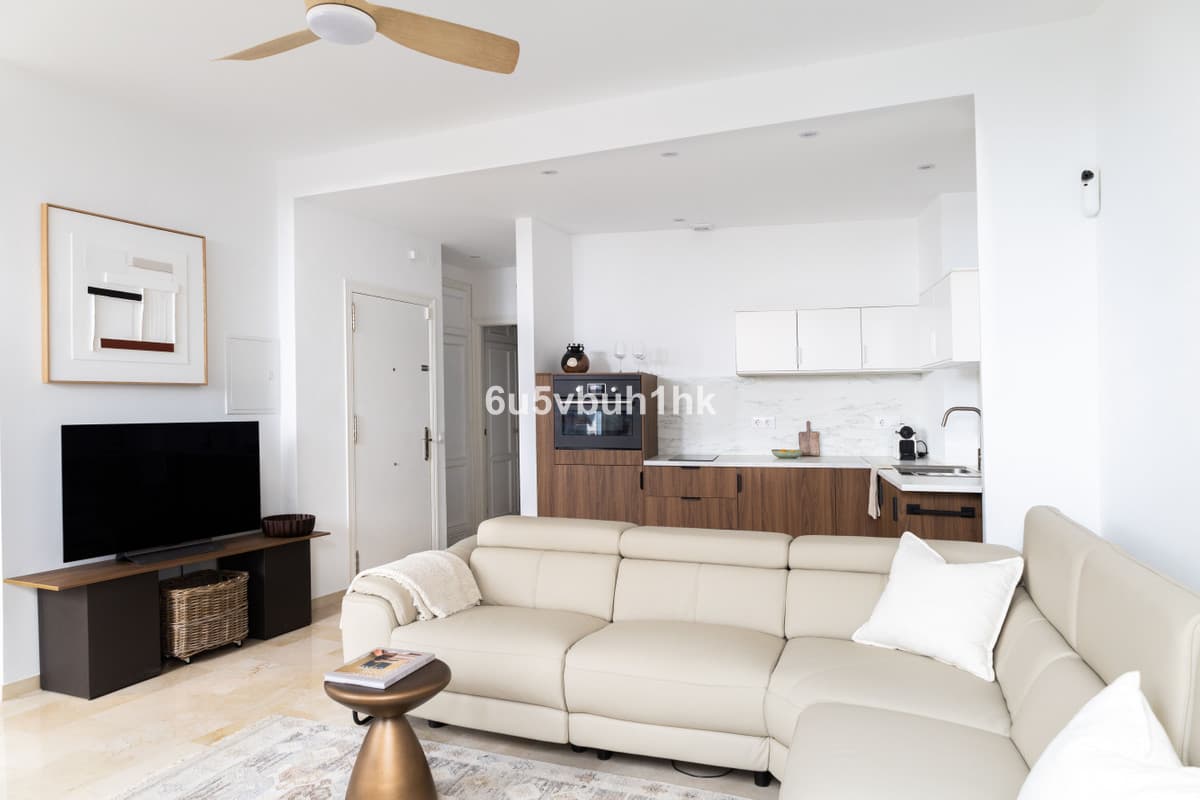 Middle Floor Apartment in Málaga — photo 6 of 10