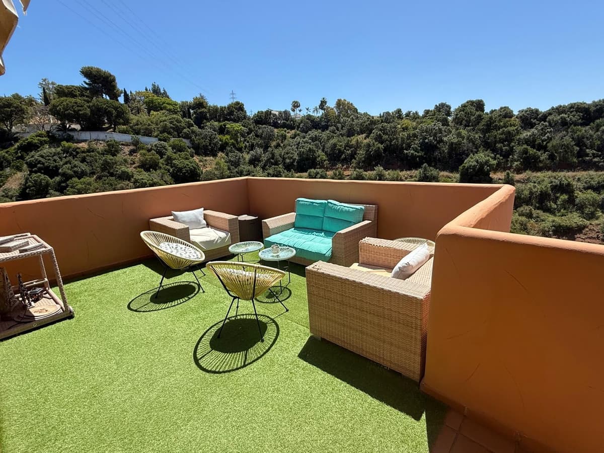 Penthouse Duplex in Elviria — photo 3 of 10