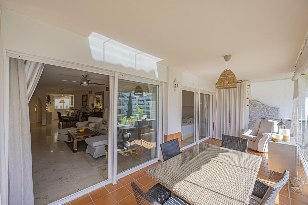 Middle Floor Apartment in Guadalmina Alta — photo 4 of 10