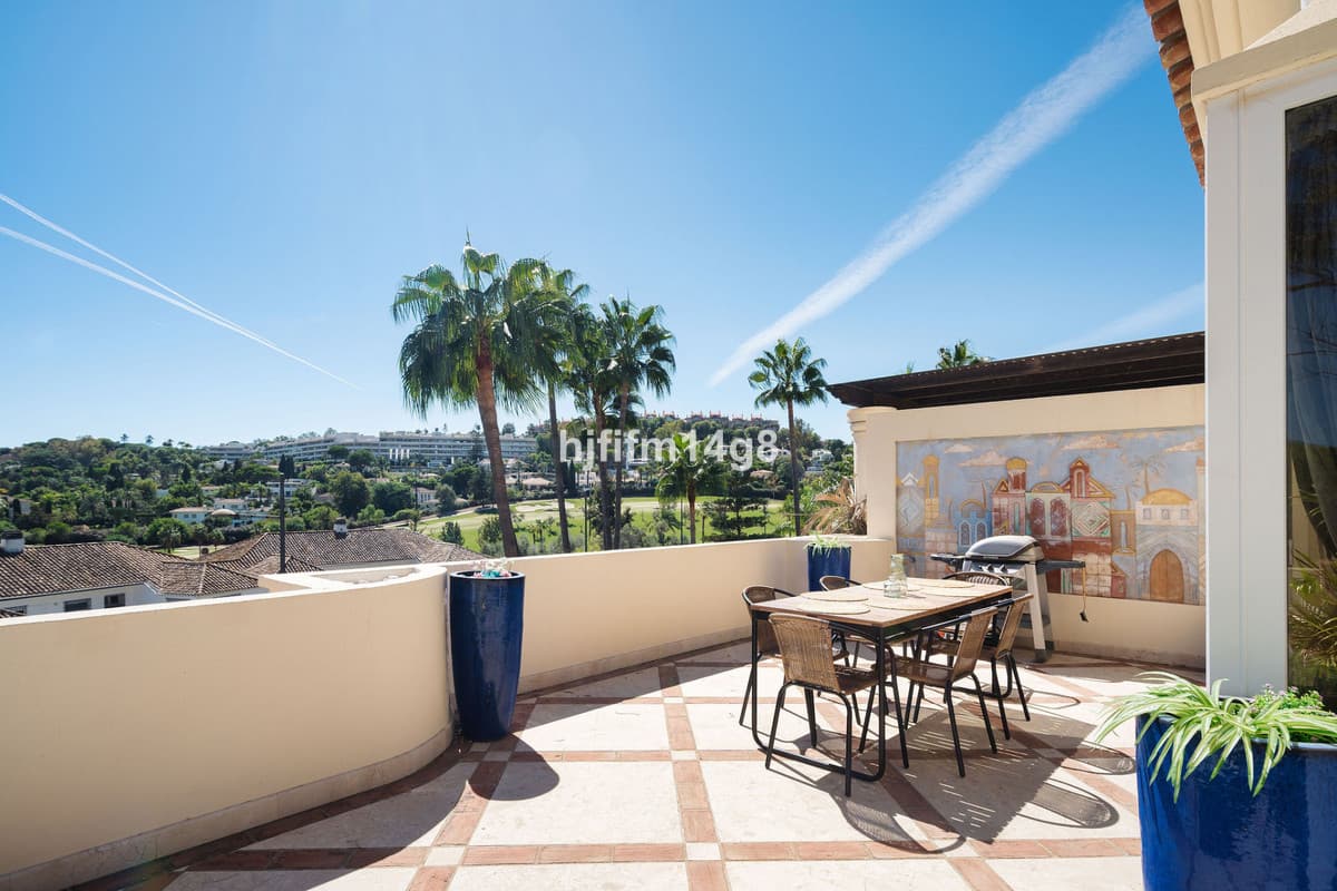 Penthouse in Nueva Andalucía — photo 3 of 10