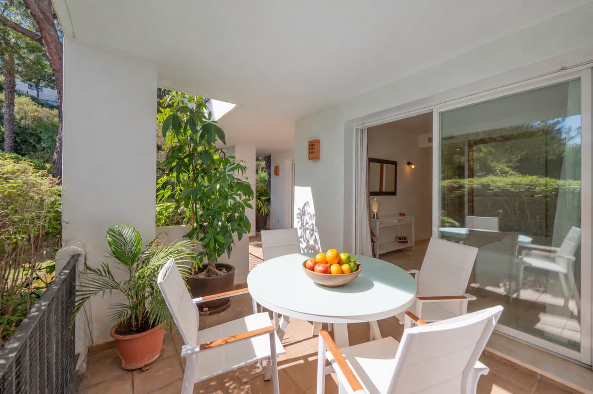 Ground Floor Apartment in Benahavís — photo 4 of 10