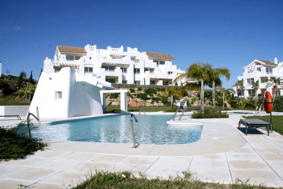 Middle Floor Apartment in Estepona — photo 2 of 10