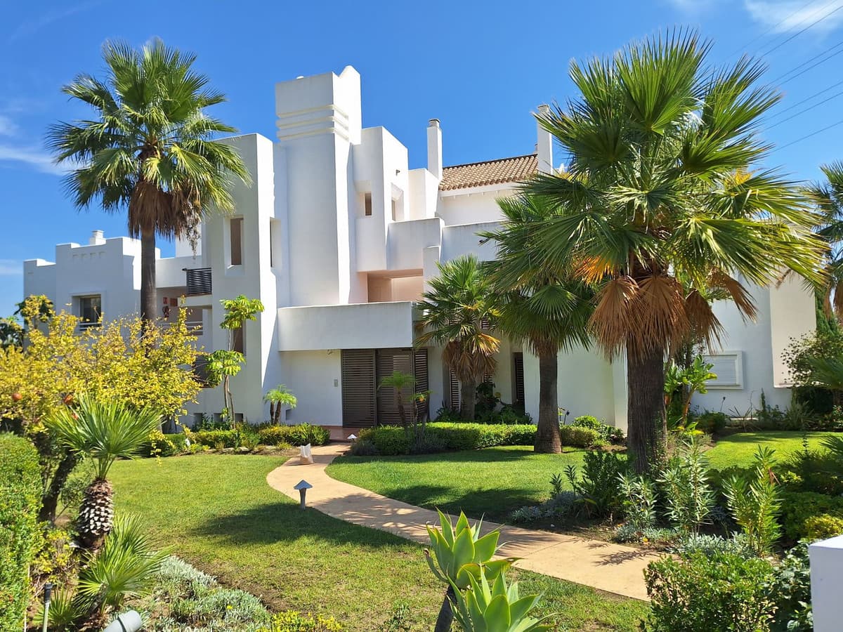 Middle Floor Apartment in Estepona — photo 3 of 10