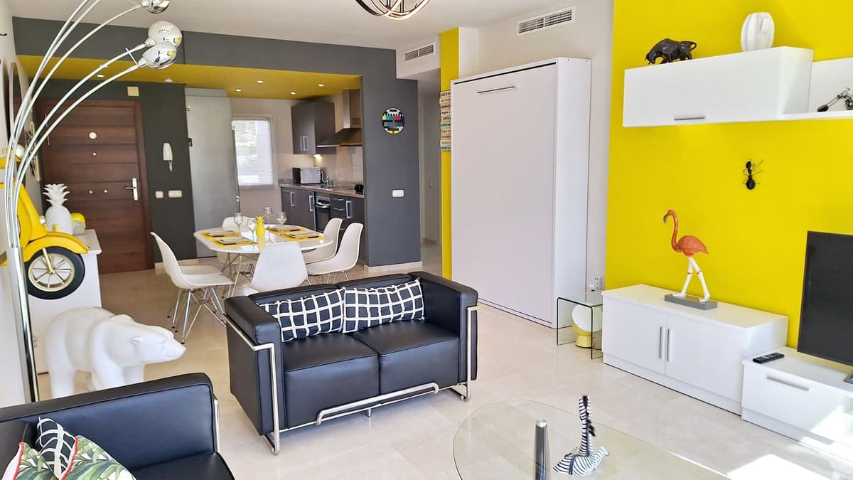 Middle Floor Apartment in Estepona — photo 4 of 10