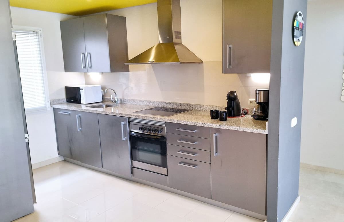 Middle Floor Apartment in Estepona — photo 9 of 10