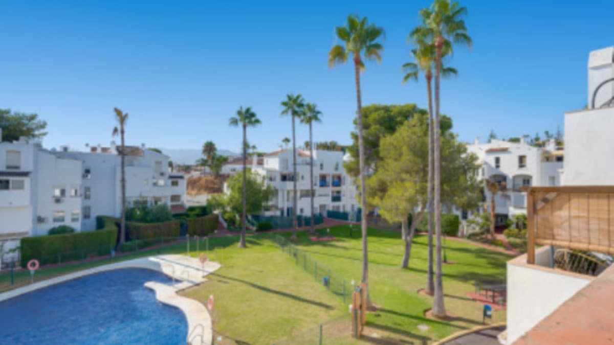 Middle Floor Apartment in Marbella — photo 2 of 8