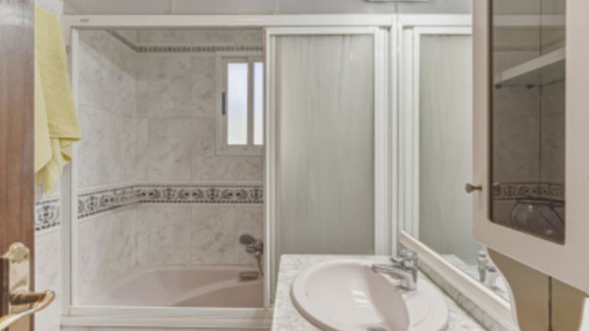 Middle Floor Apartment in Marbella — photo 6 of 8