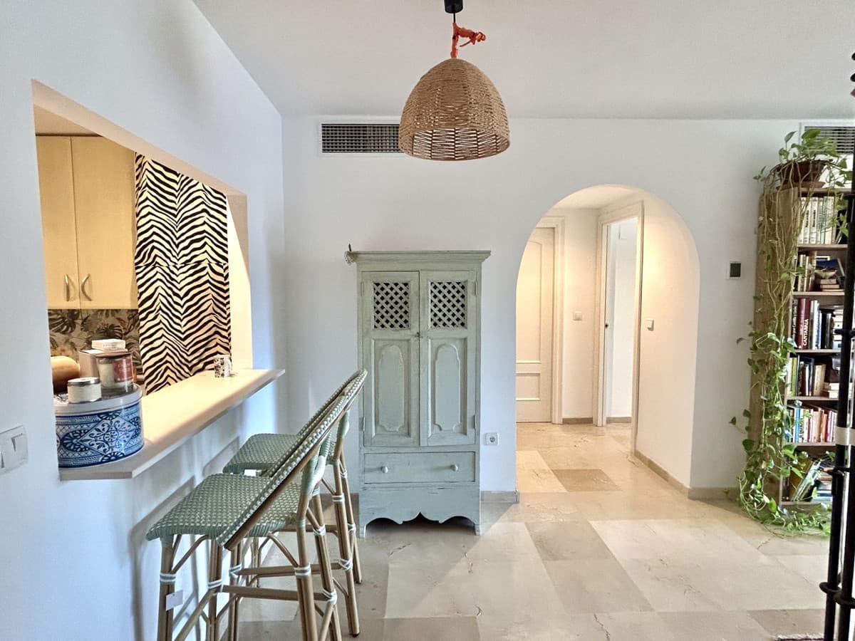 Middle Floor Apartment in Guadalmina Alta — photo 1 of 10