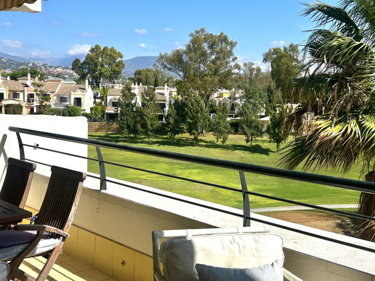 Middle Floor Apartment in Guadalmina Alta — photo 2 of 10