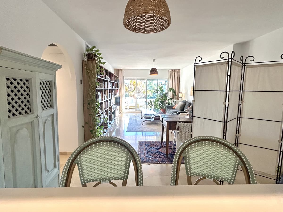 Middle Floor Apartment in Guadalmina Alta — photo 9 of 10