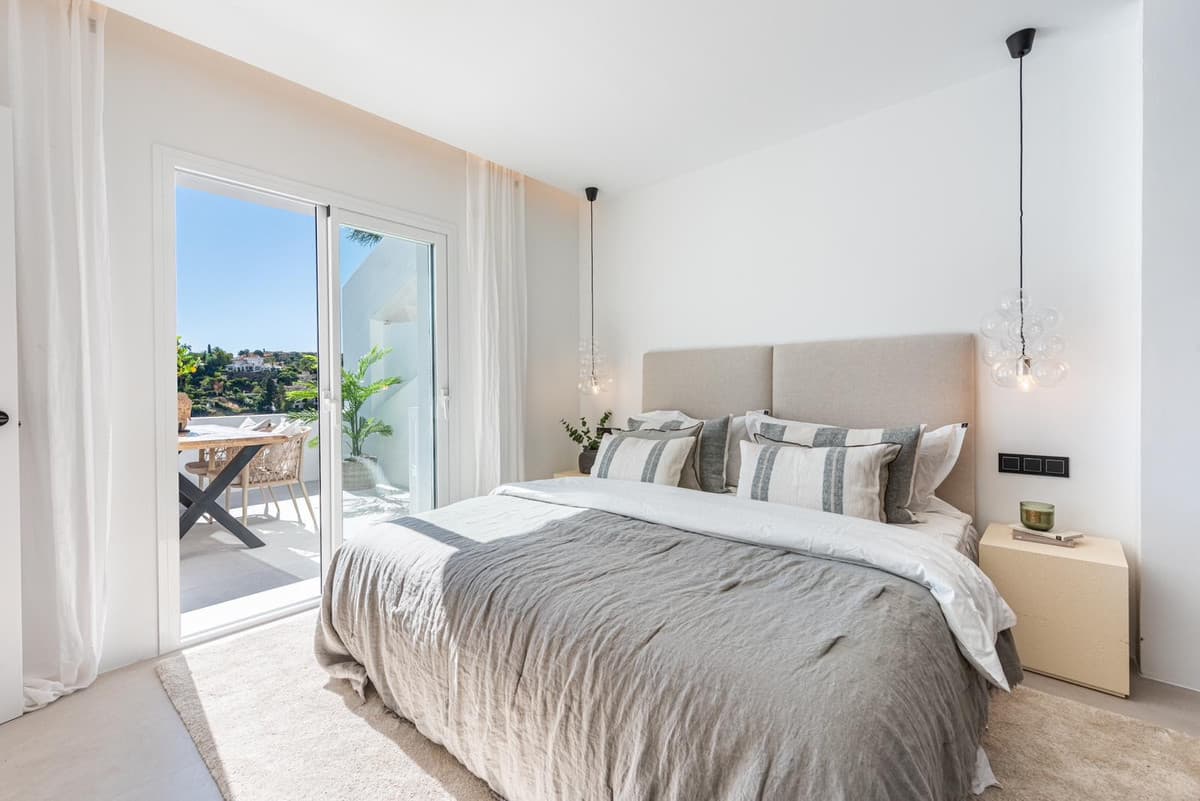 Middle Floor Apartment in La Quinta — photo 4 of 10