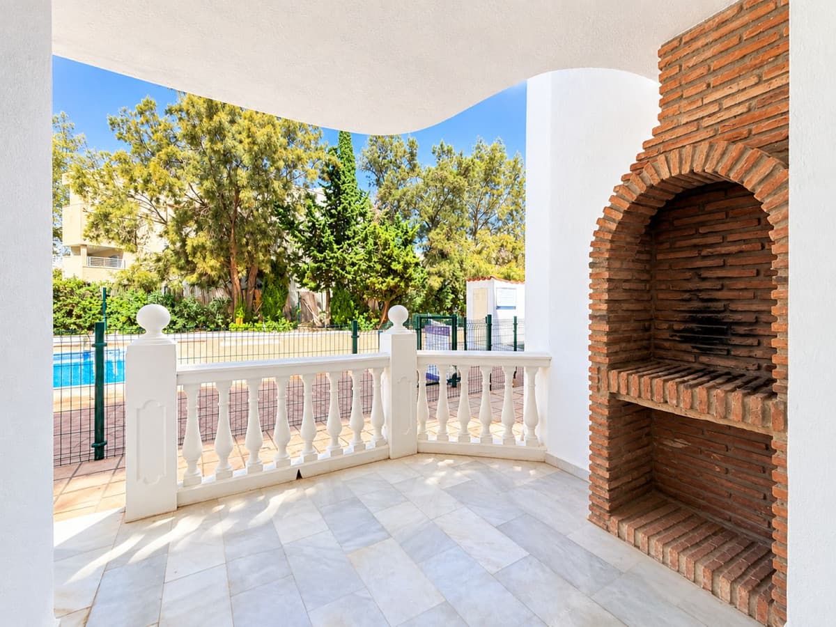 Ground Floor Apartment in Estepona — photo 2 of 10