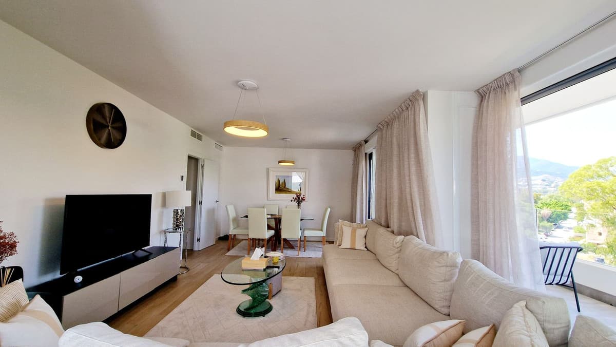 Middle Floor Apartment in Nueva Andalucía — photo 5 of 10