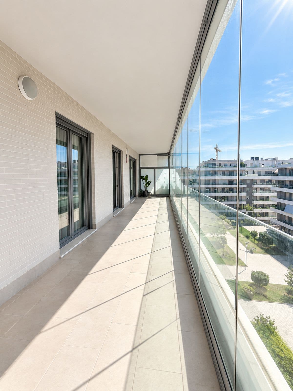 Middle Floor Apartment in Nueva Andalucía — photo 4 of 10